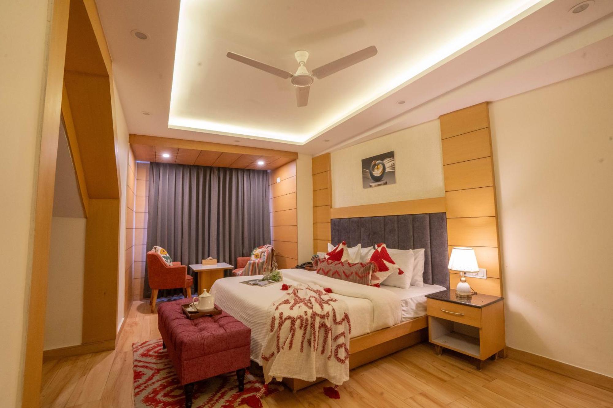 Super Hotel By Perfectstayz Mall Road Mussoorie Exterior foto