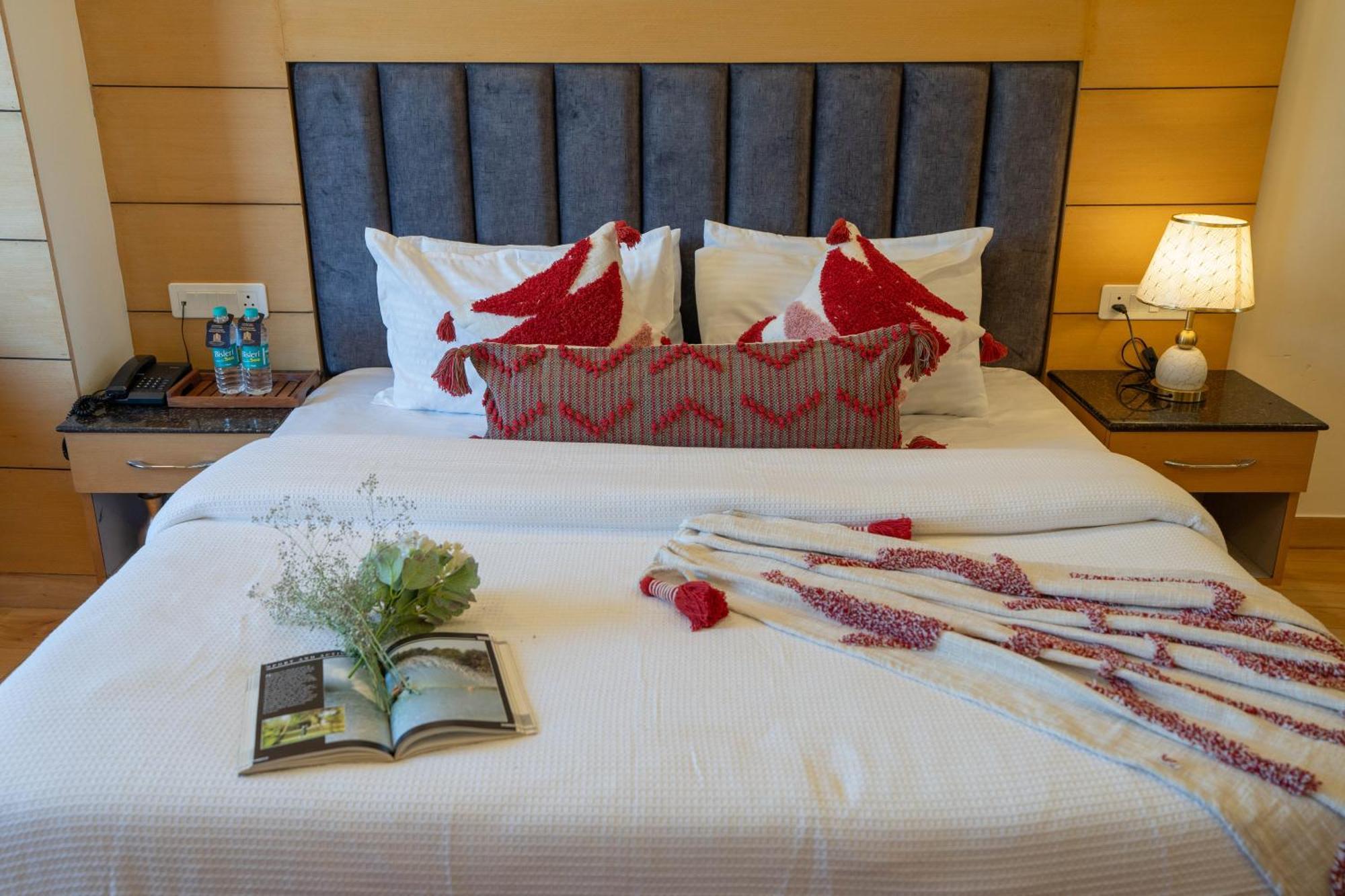 Super Hotel By Perfectstayz Mall Road Mussoorie Exterior foto