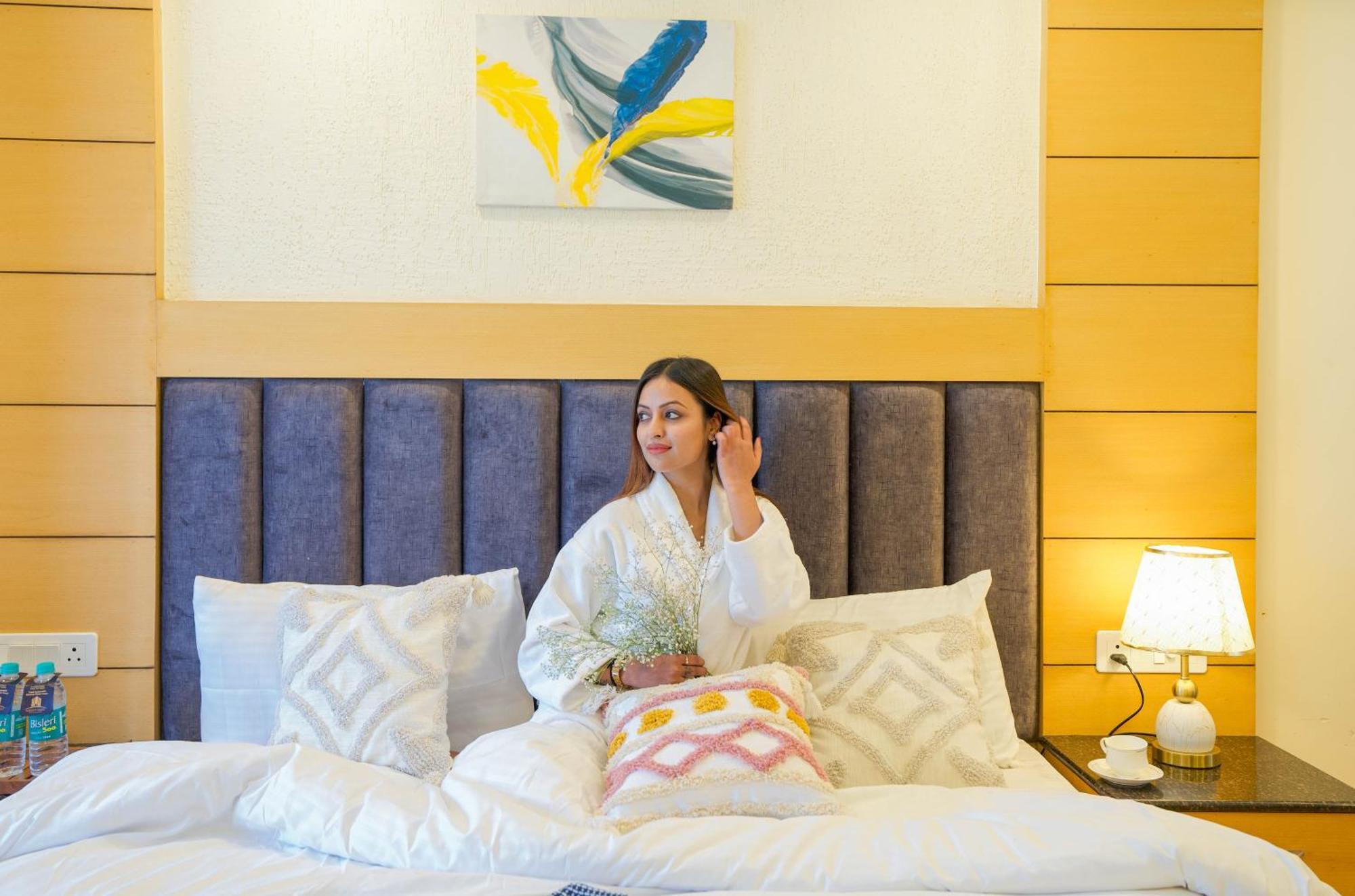 Super Hotel By Perfectstayz Mall Road Mussoorie Exterior foto